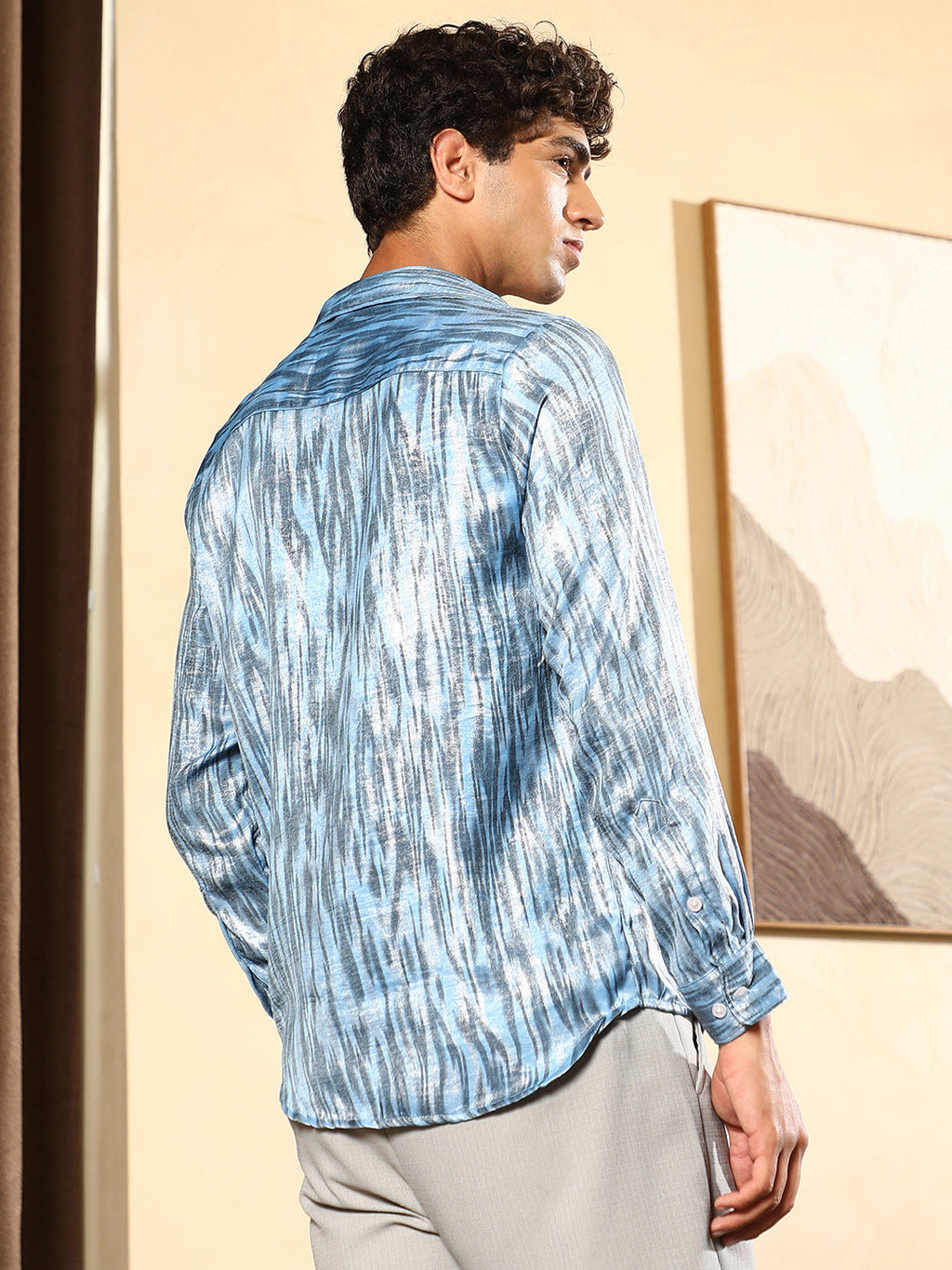 Contrast-Abstract Imprint Shirt