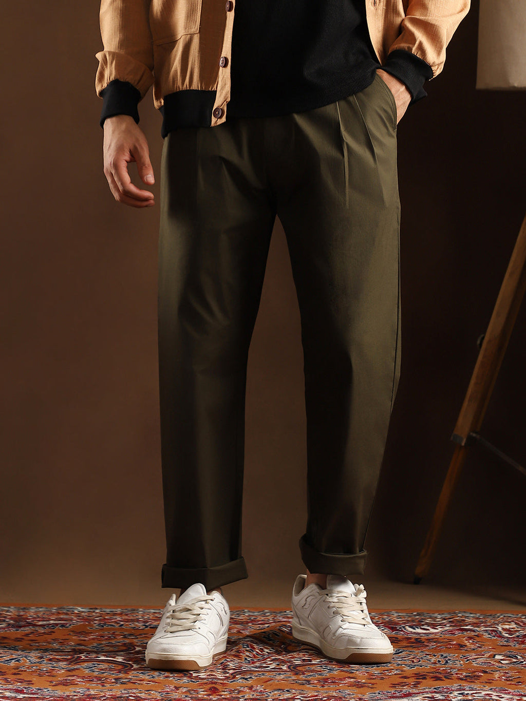 Lightweight - Solid-Pleated Chino Trousers