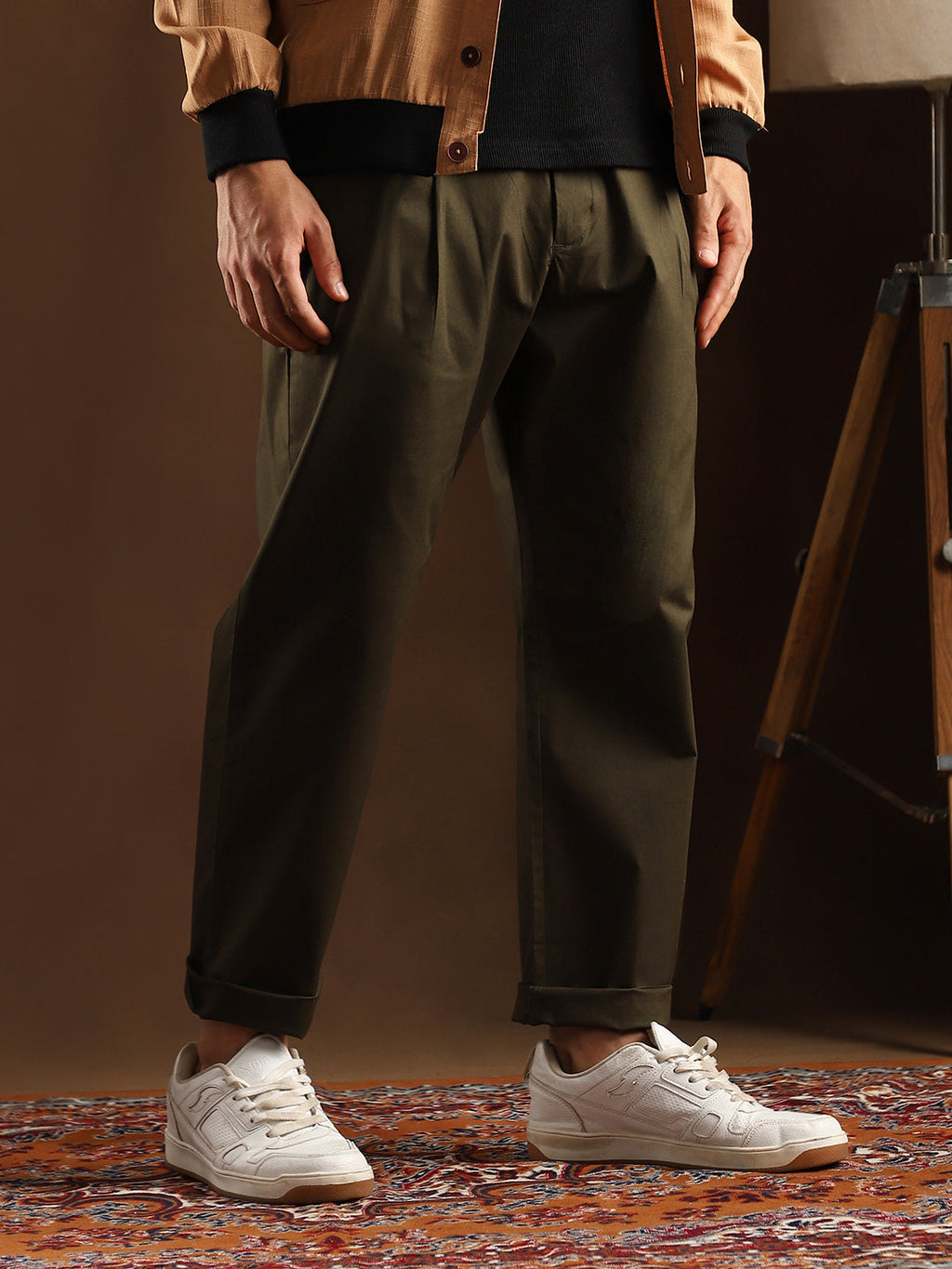 Lightweight - Solid-Pleated Chino Trousers