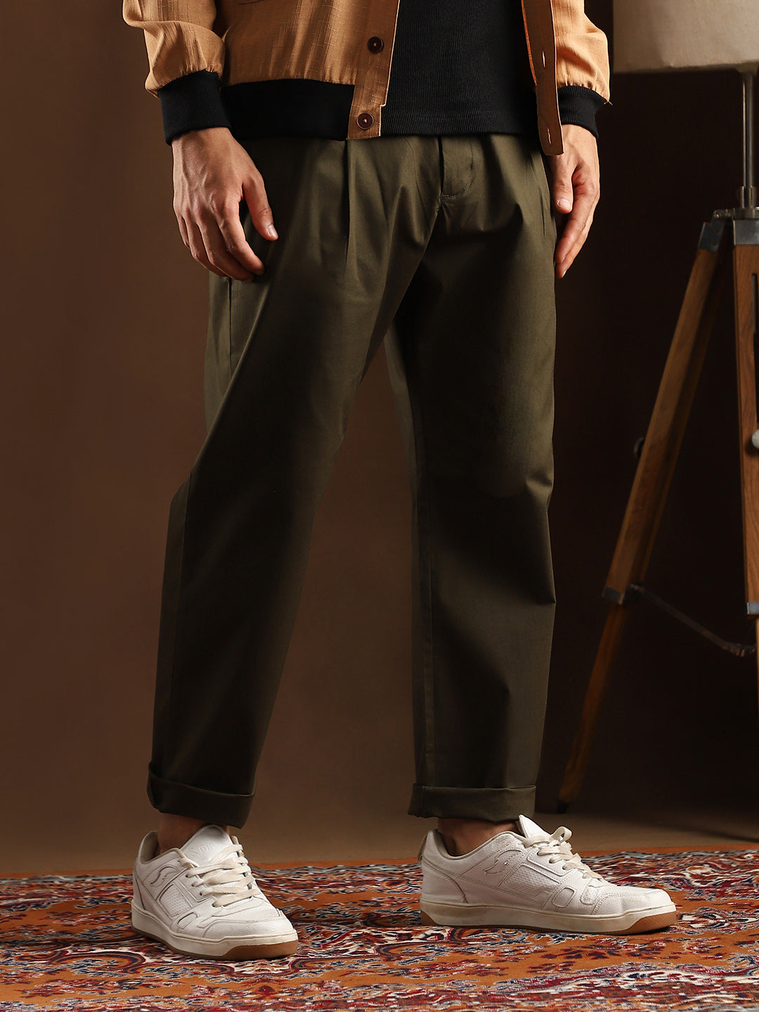 Lightweight - Solid-Pleated Chino Trousers