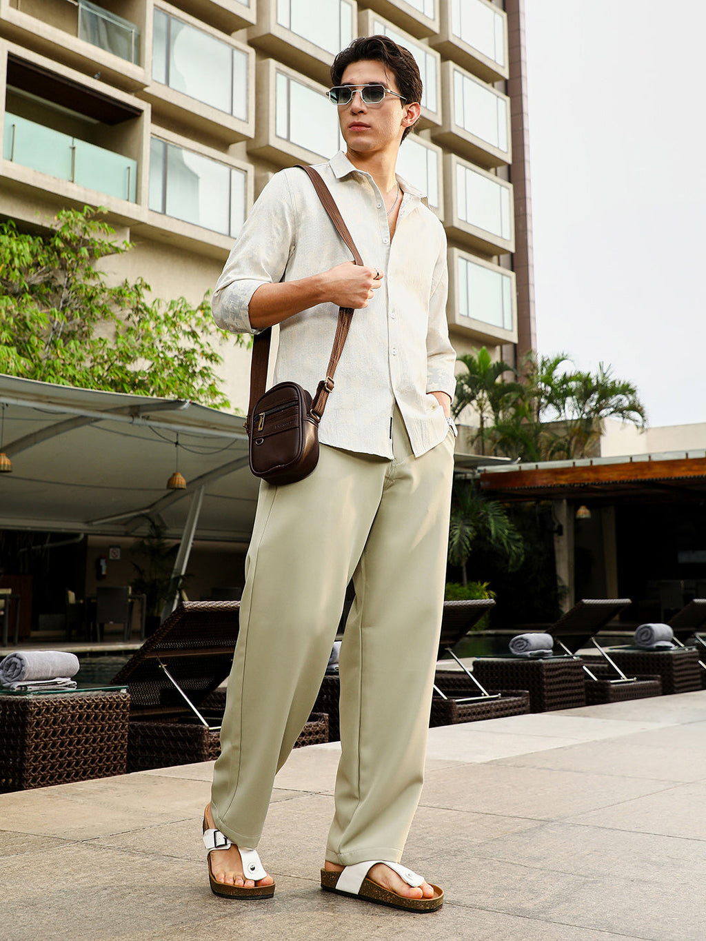 Lightweight - Solid Relaxed-Chino Trousers