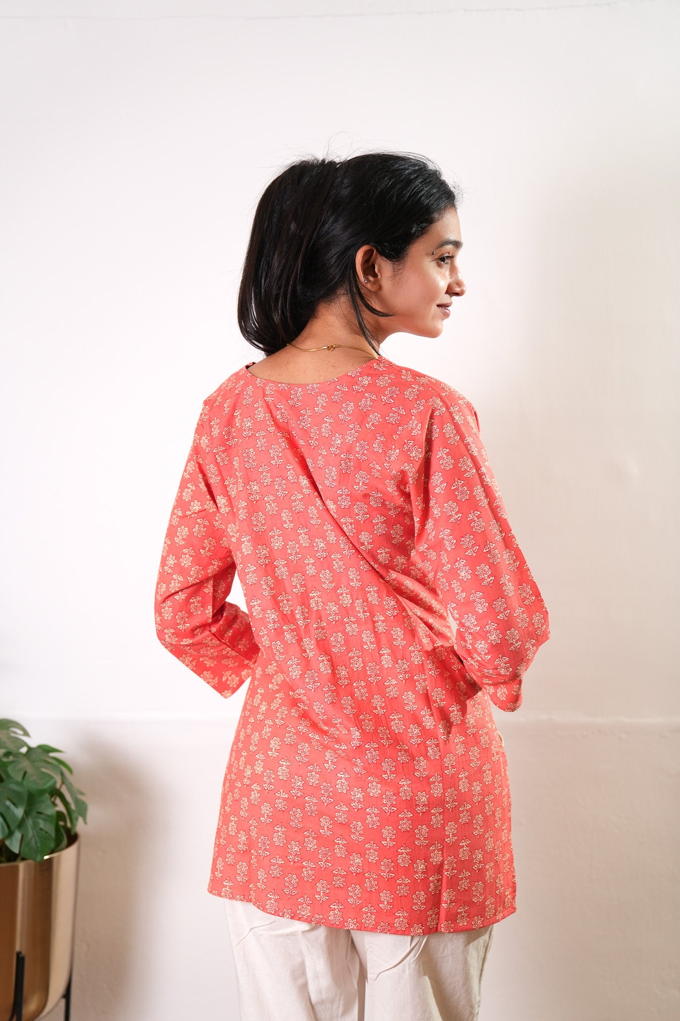 Peach v neck cotton short kurti