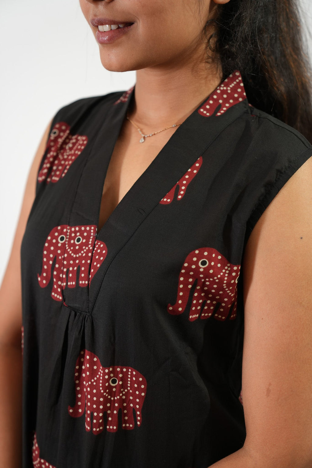 Ira cotton v neck gathered dress-Black elephant(attached sleeves)