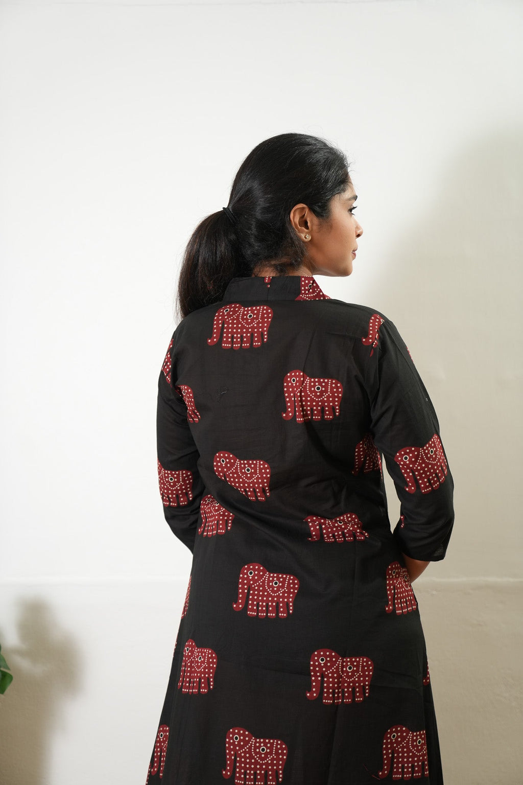 Ira cotton v neck gathered dress- Black elephant