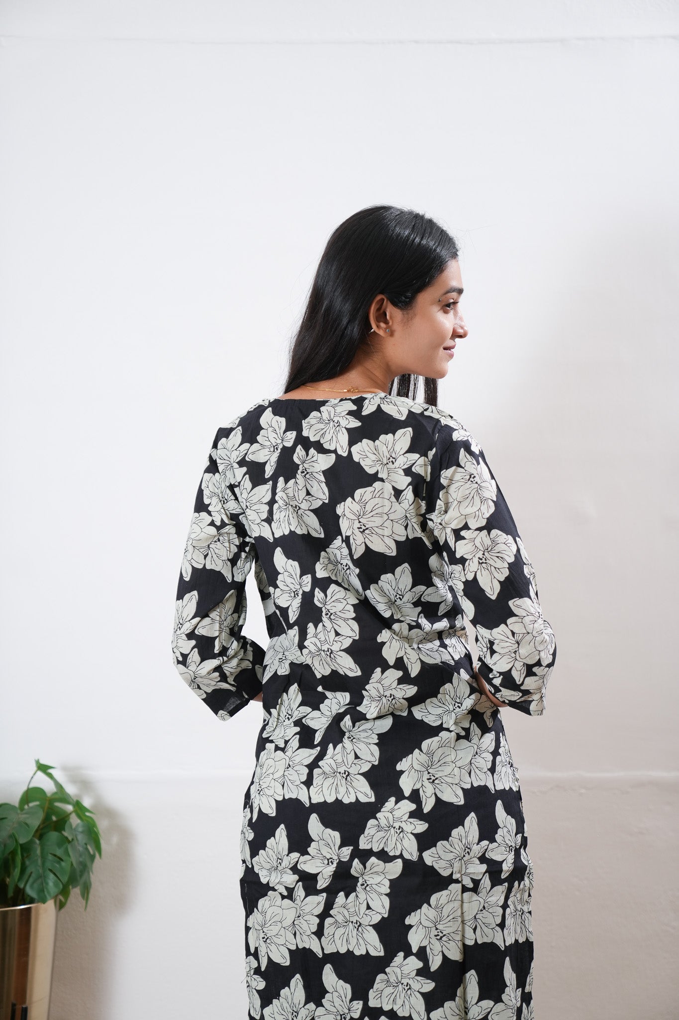 Black roses round neck cotton co-ords set