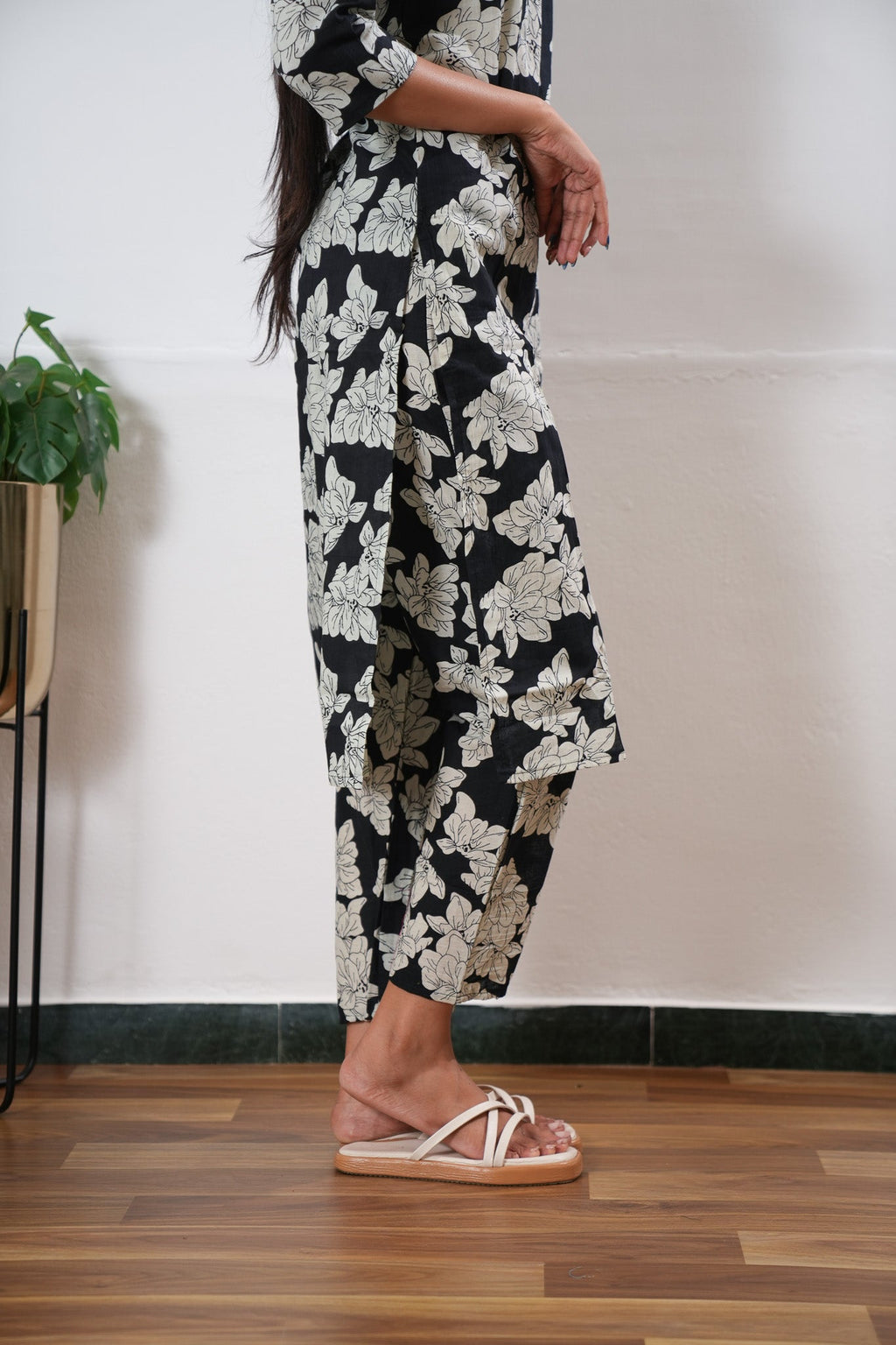 Black roses round neck cotton co-ords set