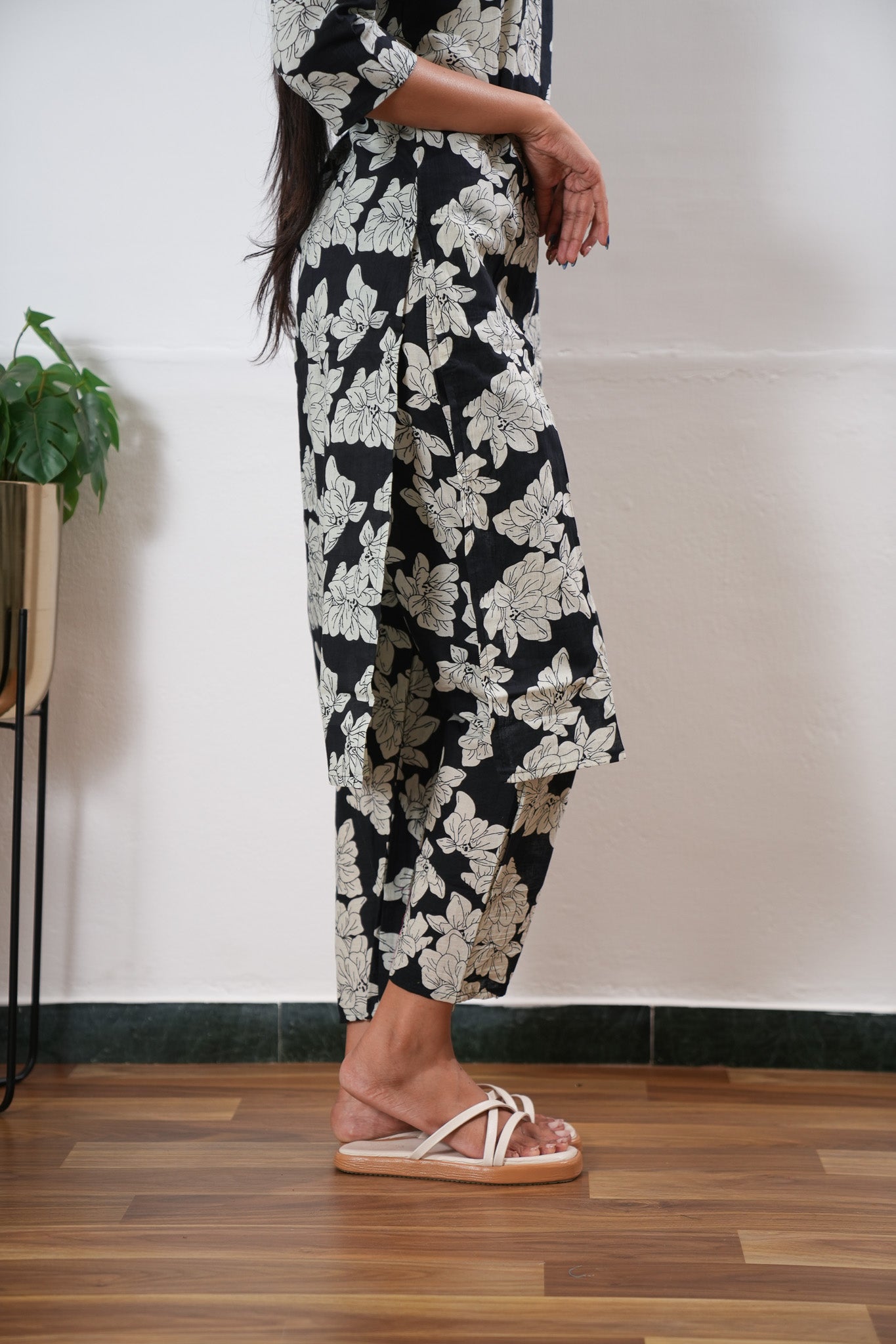 Black roses round neck cotton co-ords set