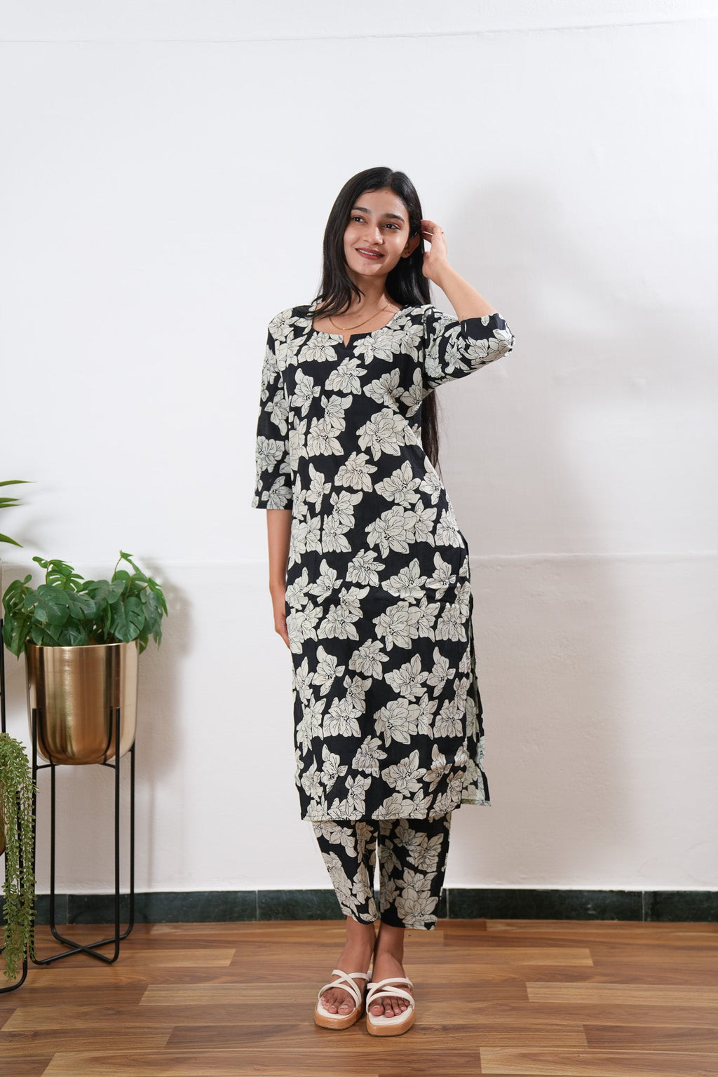 Black roses round neck cotton co-ords set