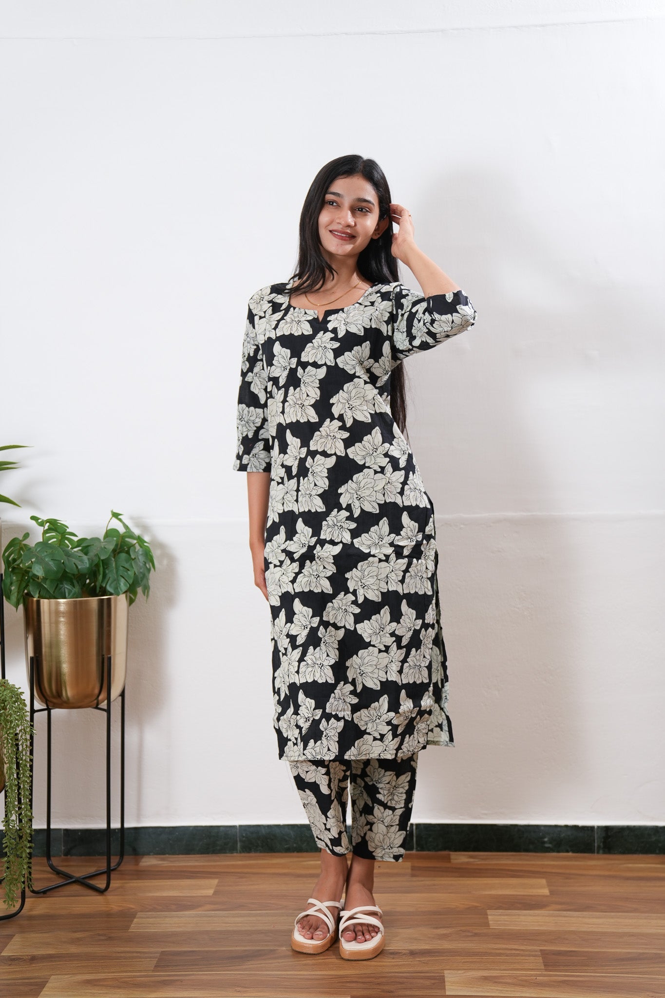 Black roses round neck cotton co-ords set