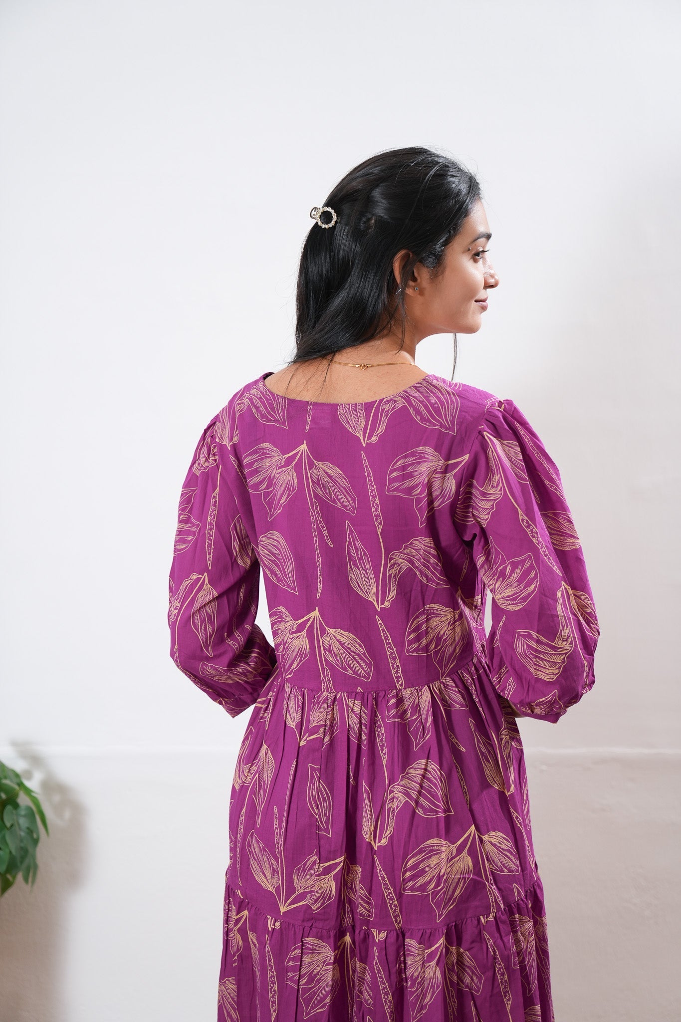 Magenta balloon sleeved cotton midi dress