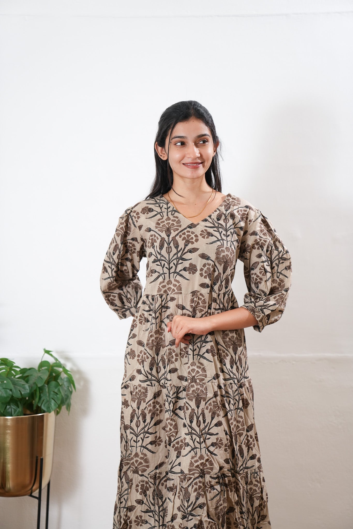 Beige balloon sleeved cotton midi dress