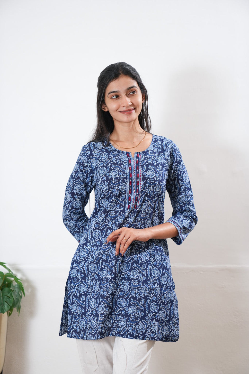 Round neck cotton short kurti - Indigo