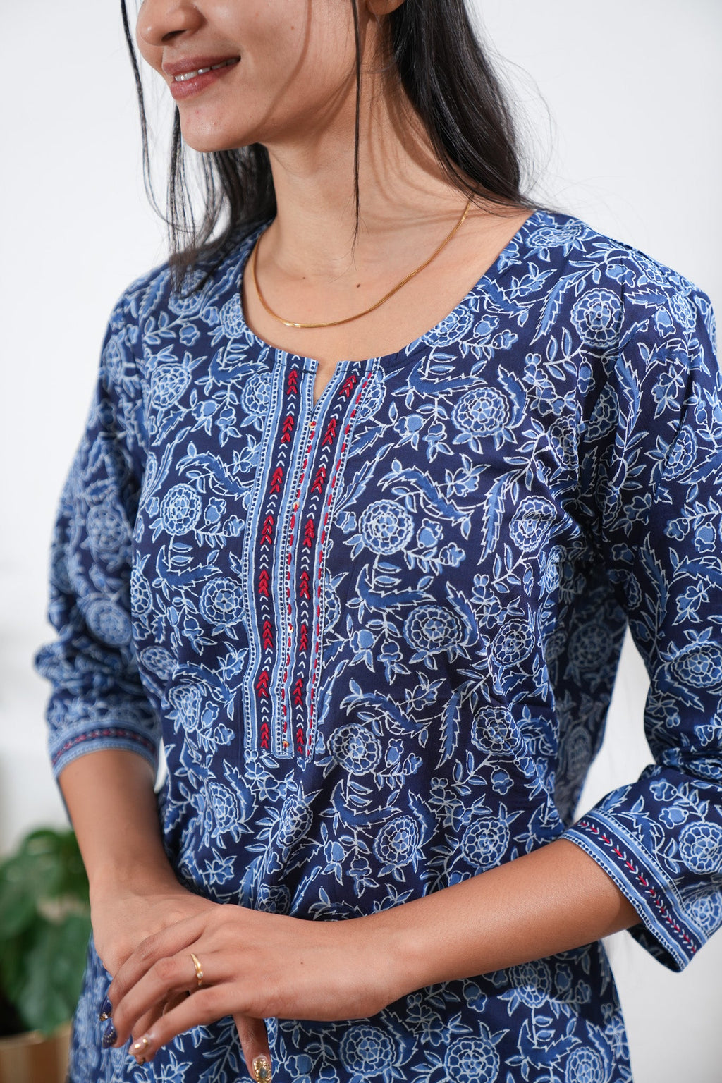 Round neck cotton short kurti - Indigo