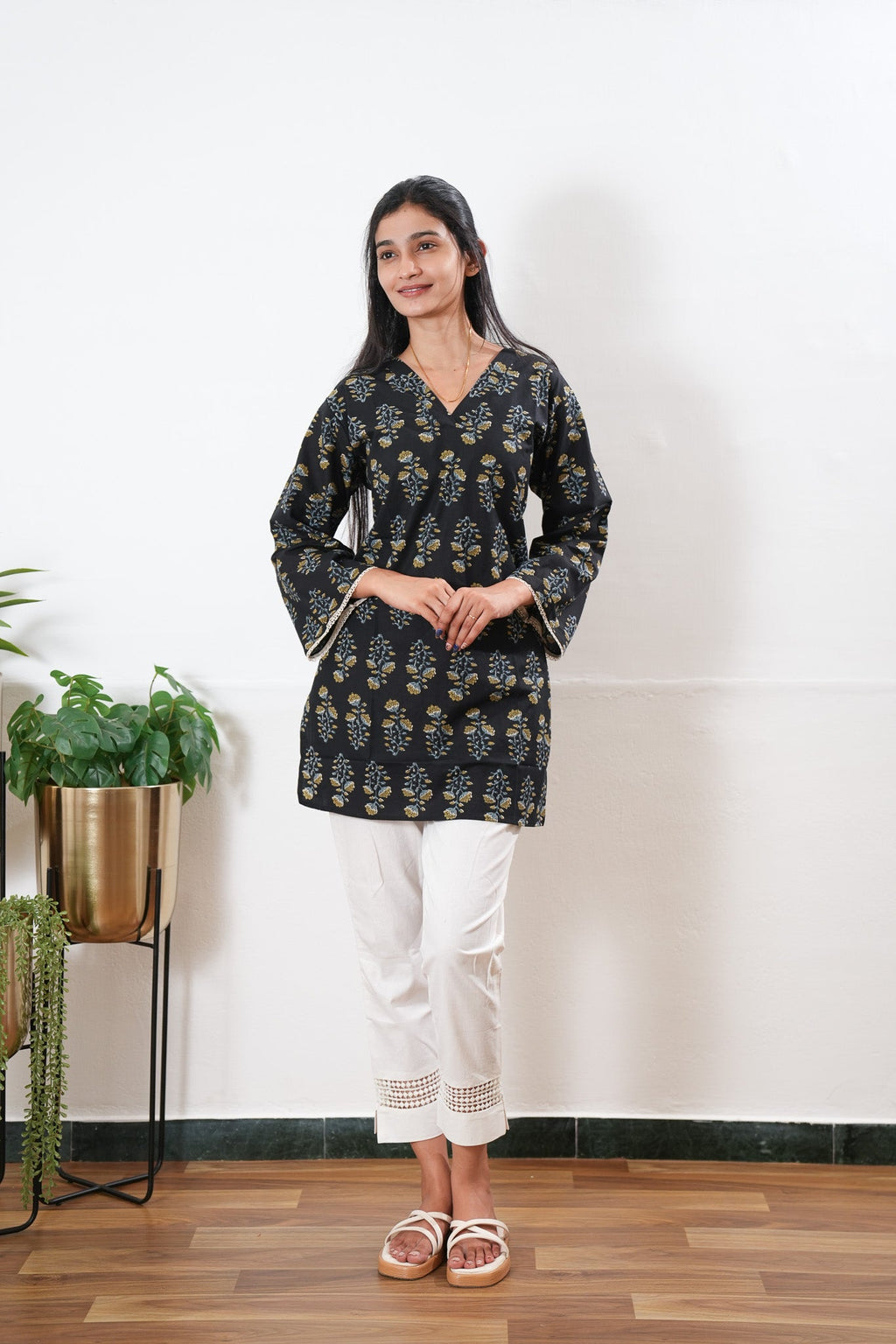V neck cotton short kurti - Onyx