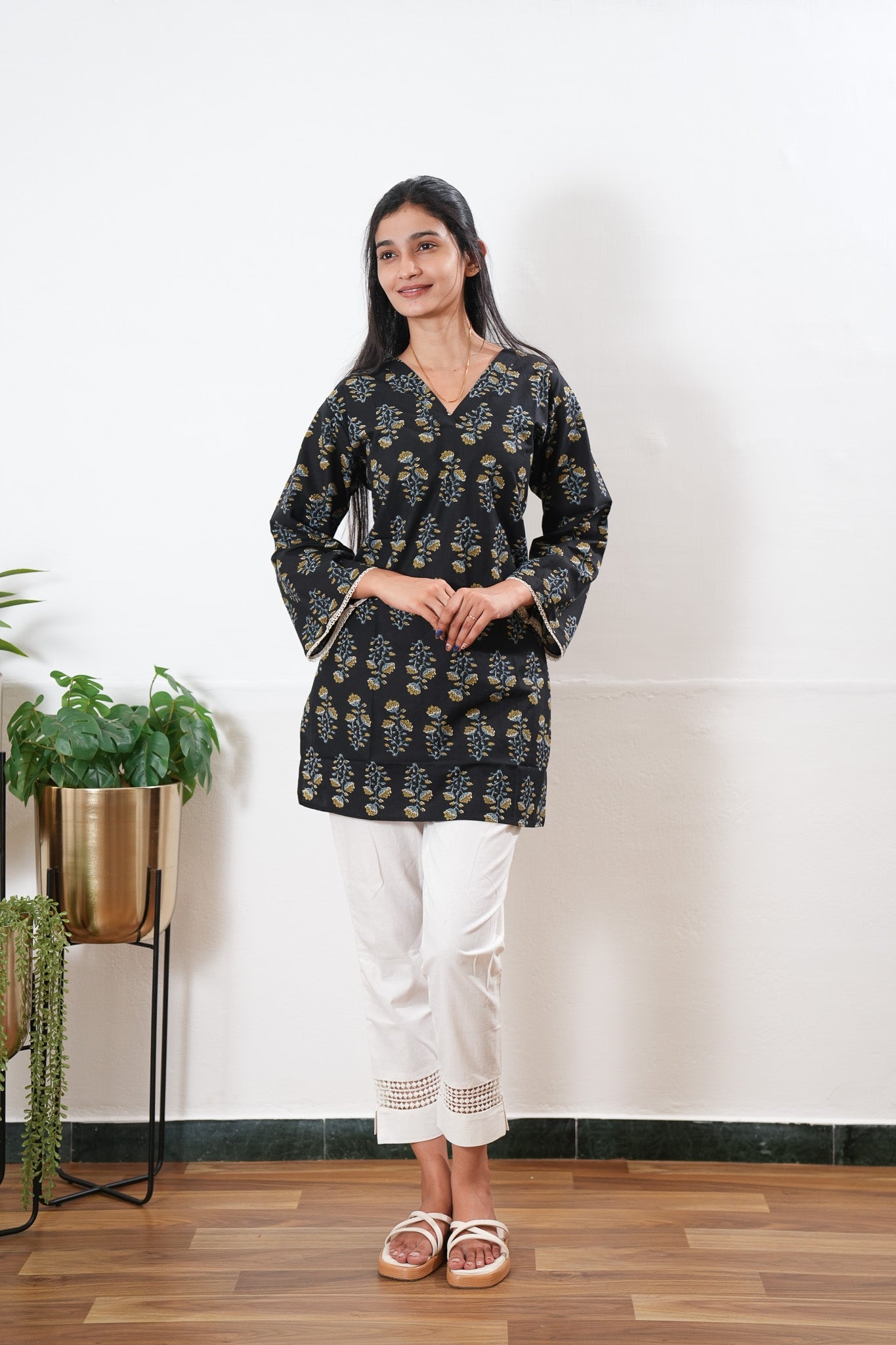 V neck cotton short kurti - Onyx