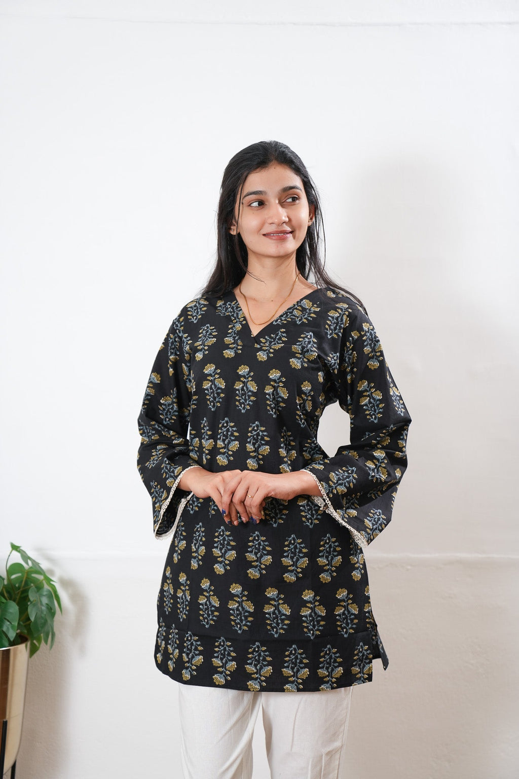 V neck cotton short kurti - Onyx
