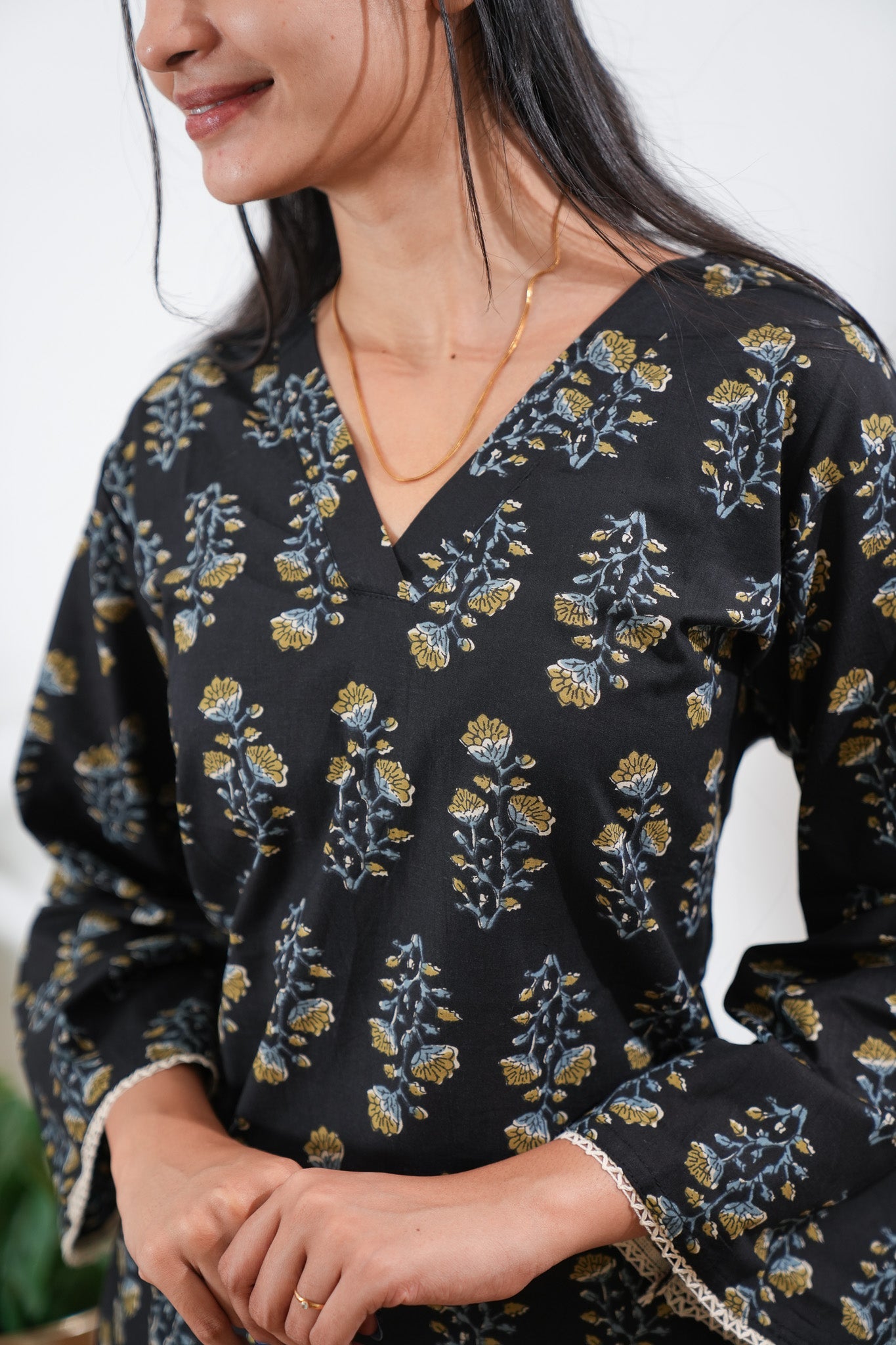 V neck cotton short kurti - Onyx