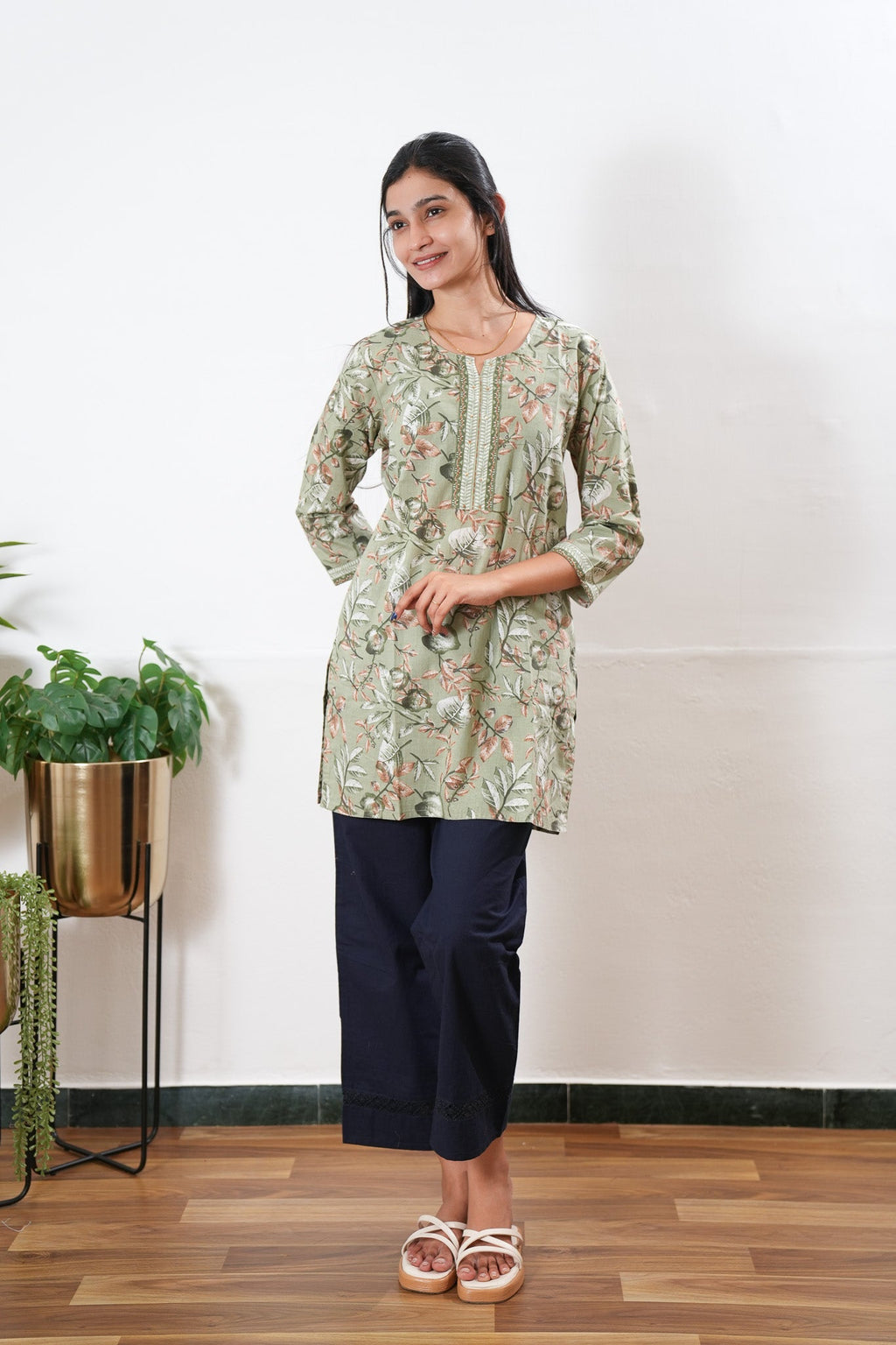 Round neck cotton short kurti - Pastel green
