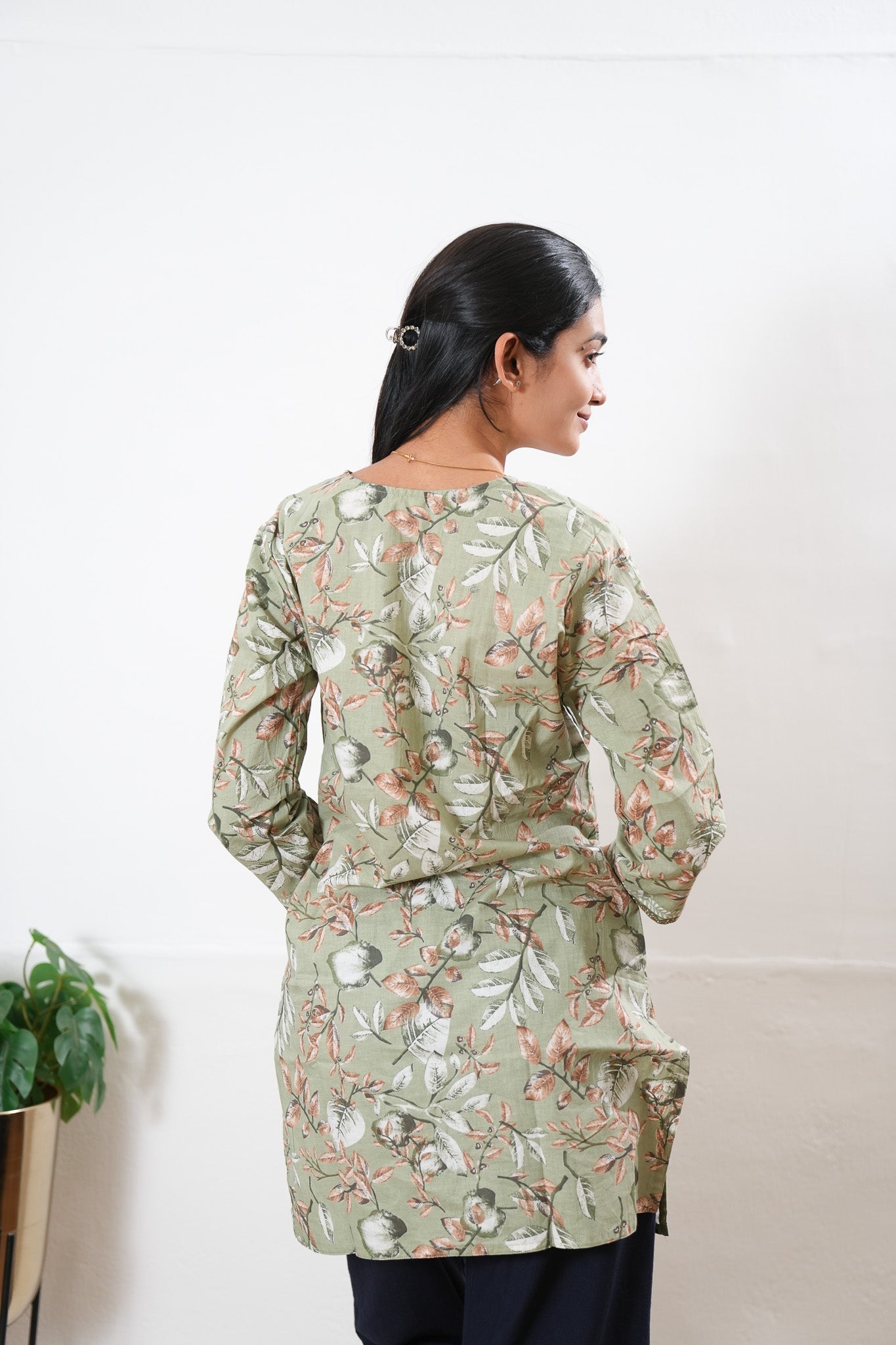 Round neck cotton short kurti - Pastel green