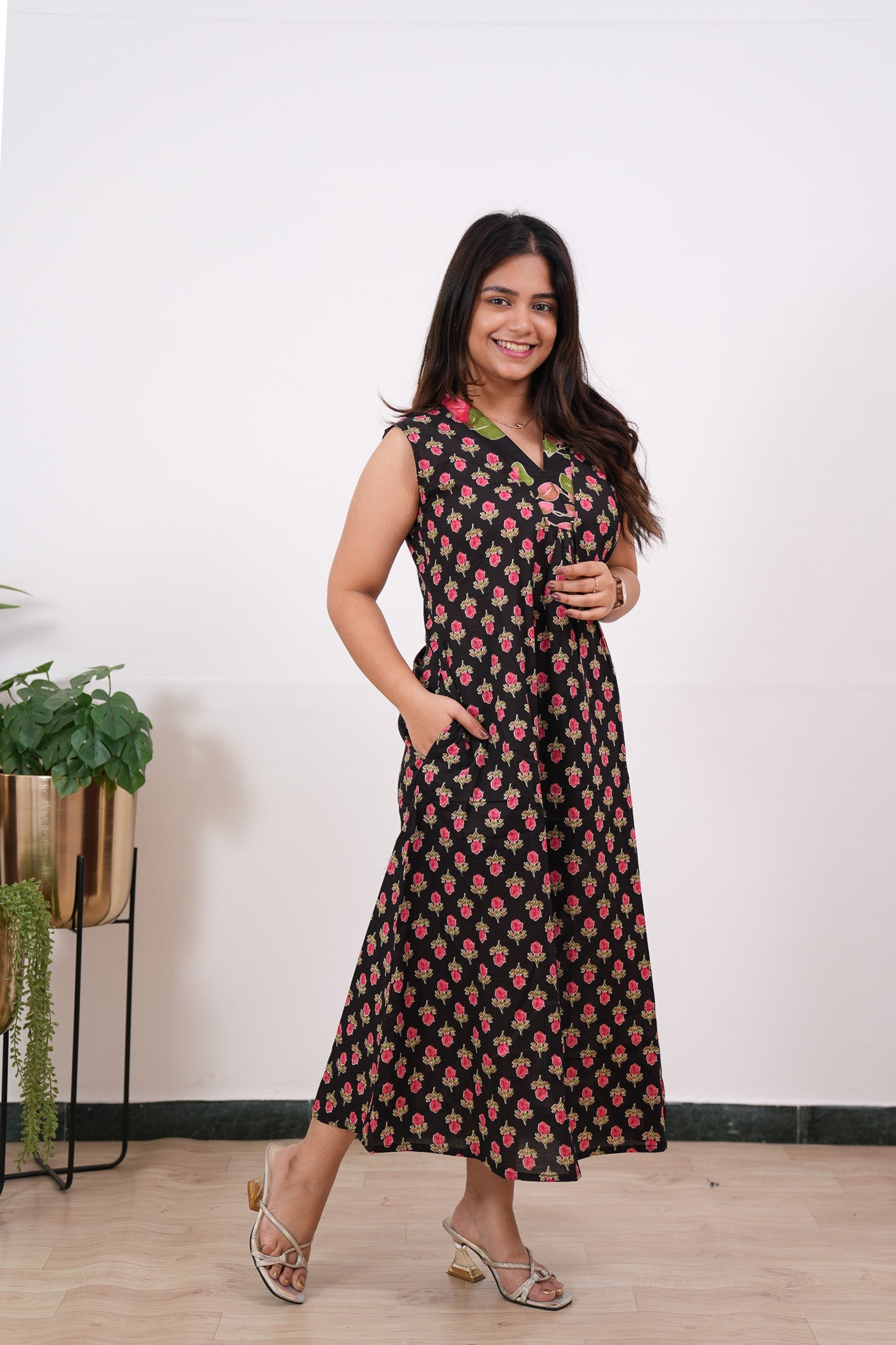 Ira cotton v neck gathered dress-Black rose (attached sleeves)
