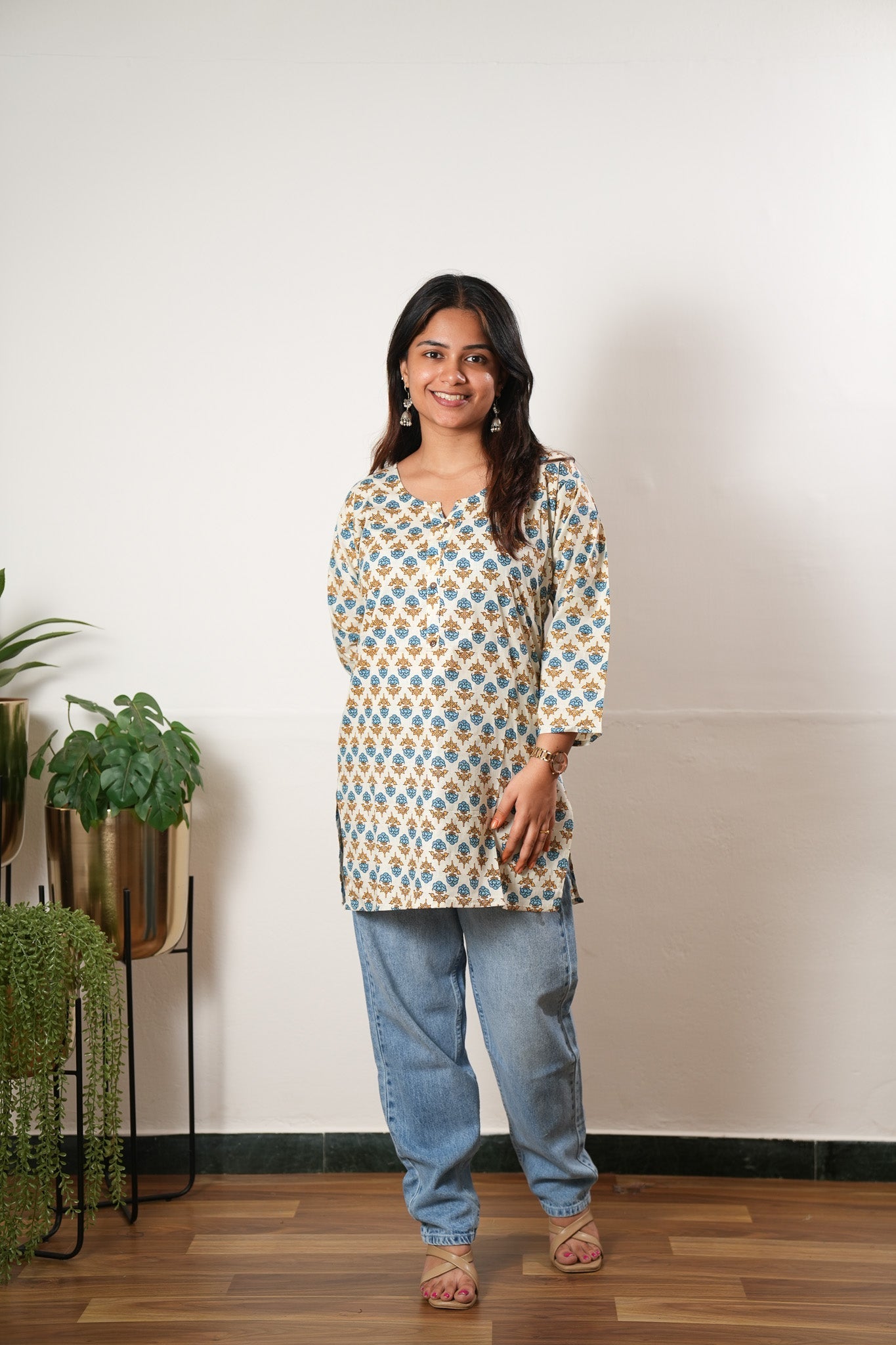 Round neck cotton short kurti - Blue and off white