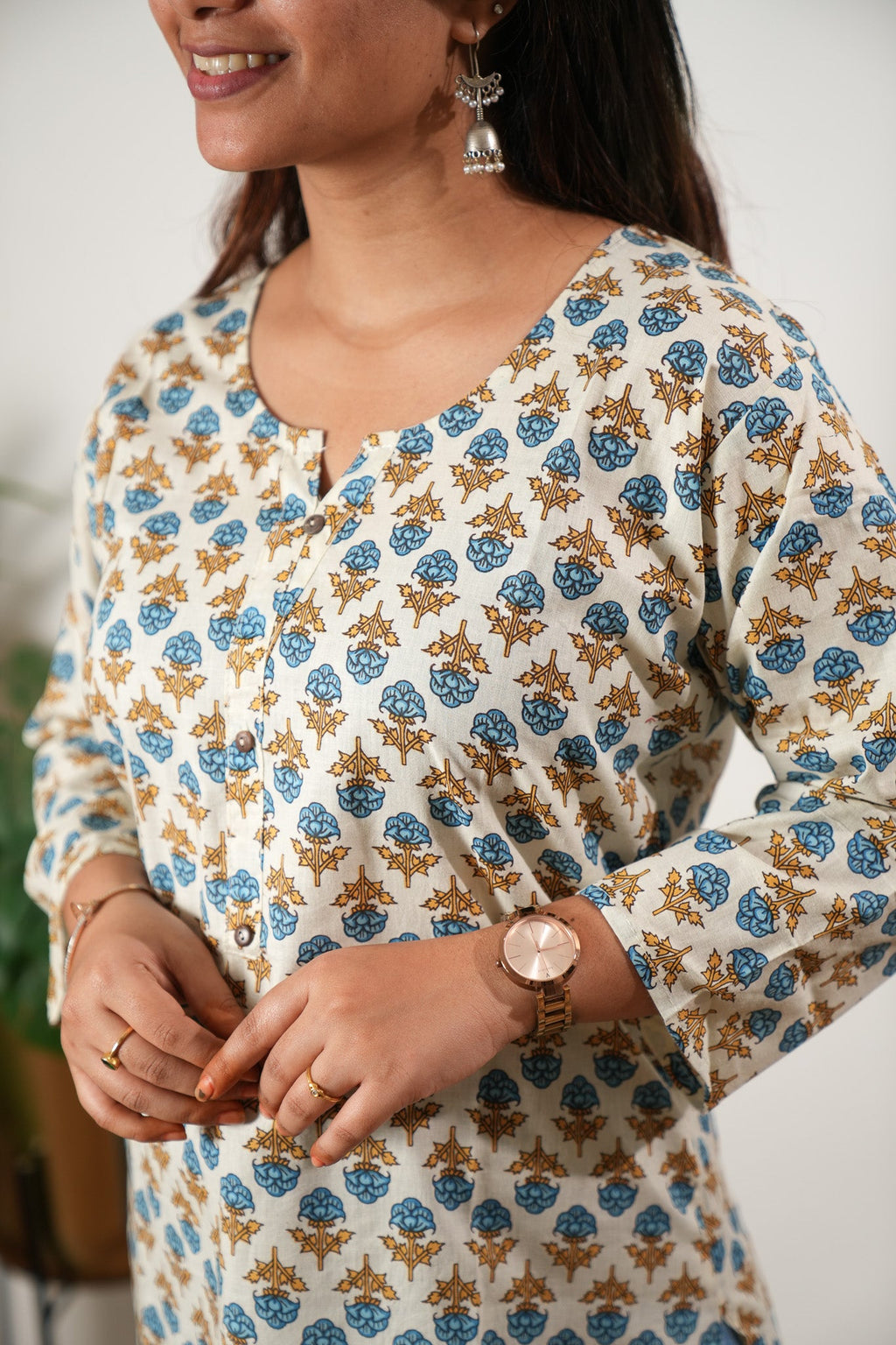 Round neck cotton short kurti - Blue and off white