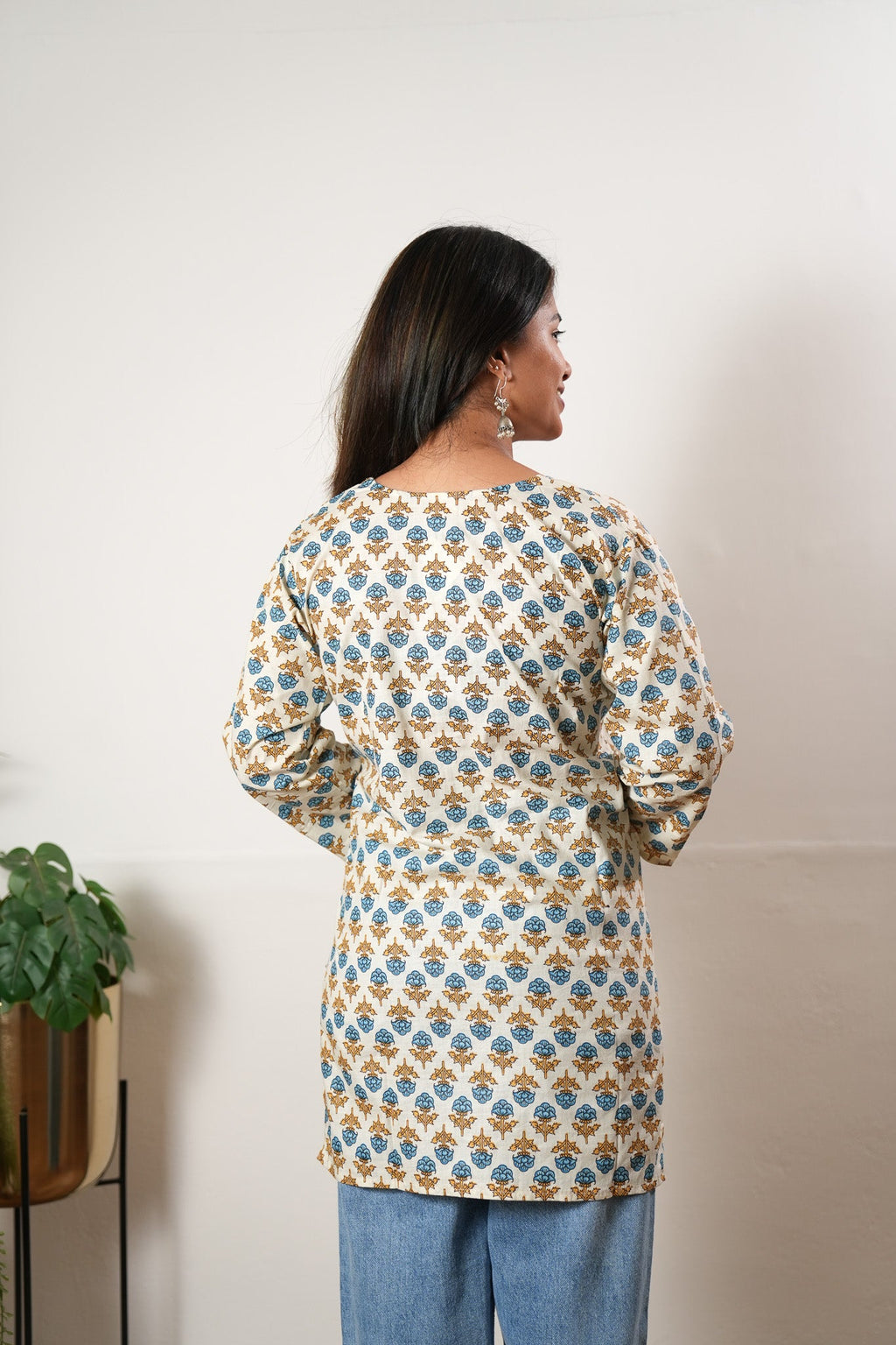 Round neck cotton short kurti - Blue and off white