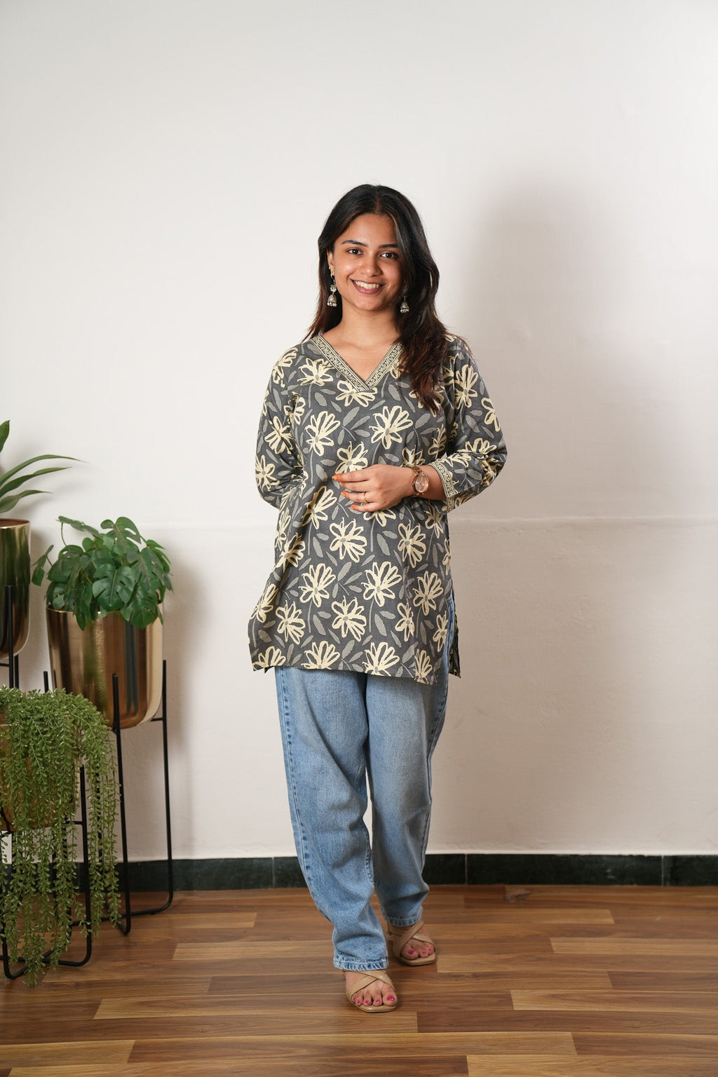 V neck cotton short kurti - Black dahlia