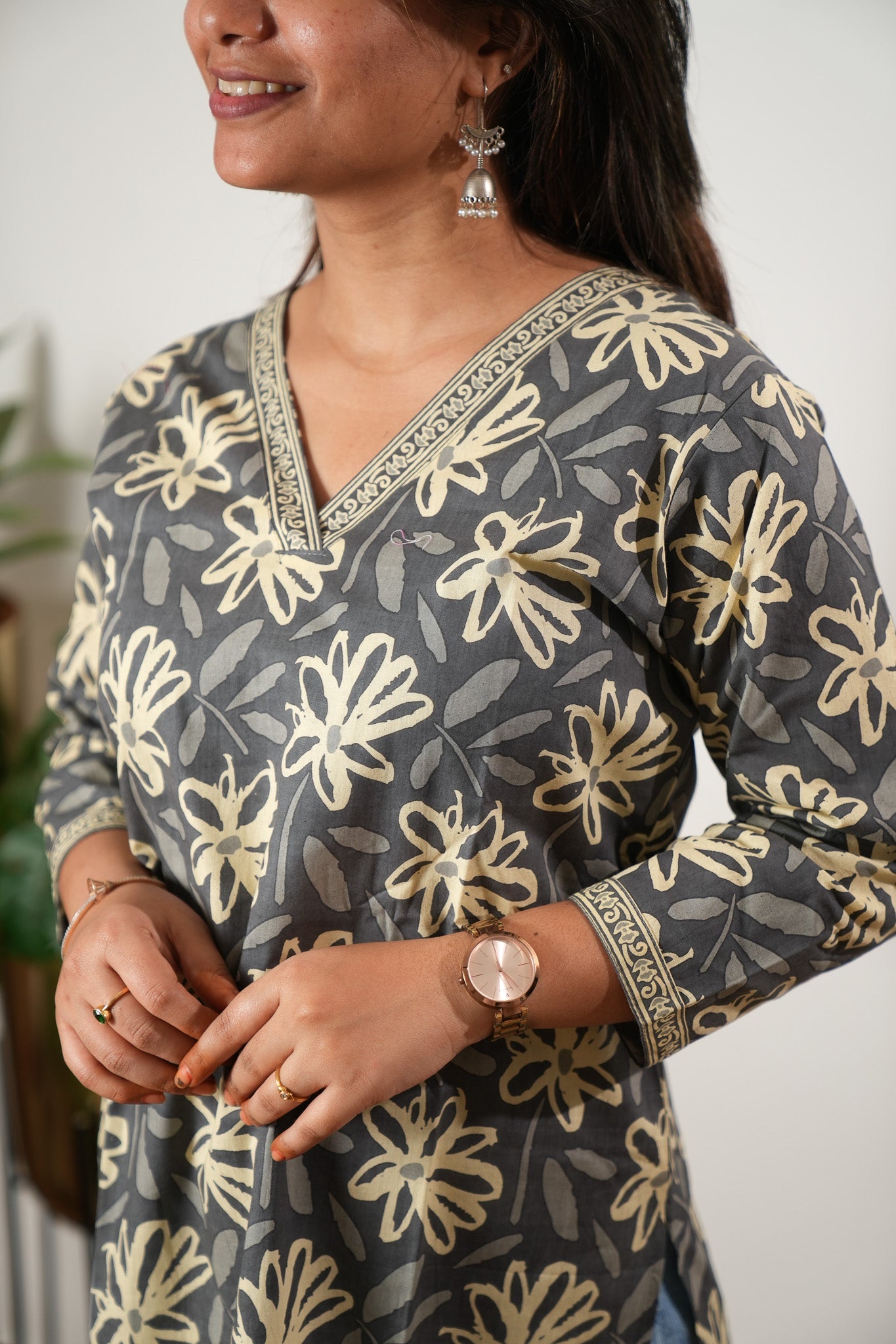 V neck cotton short kurti - Black dahlia