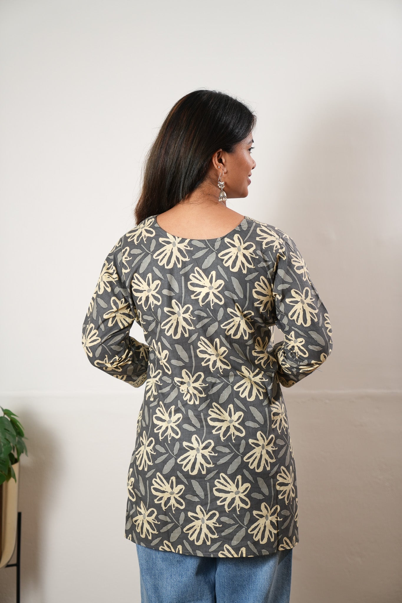V neck cotton short kurti - Black dahlia