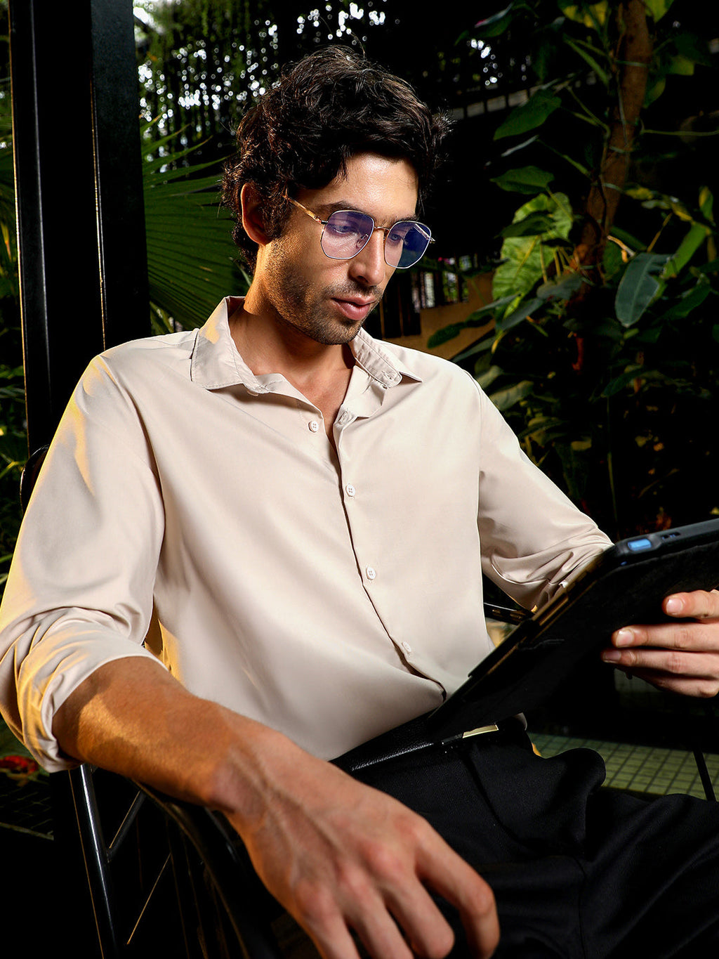 Men's Solid Spread Collar Formal Shirt